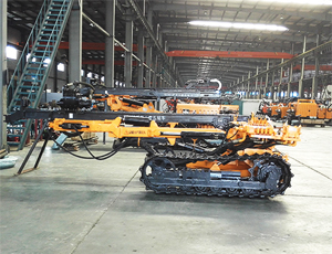 KC120型露天潛孔鉆車(chē)
