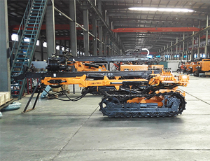 KC120型露天潛孔鉆車(chē)